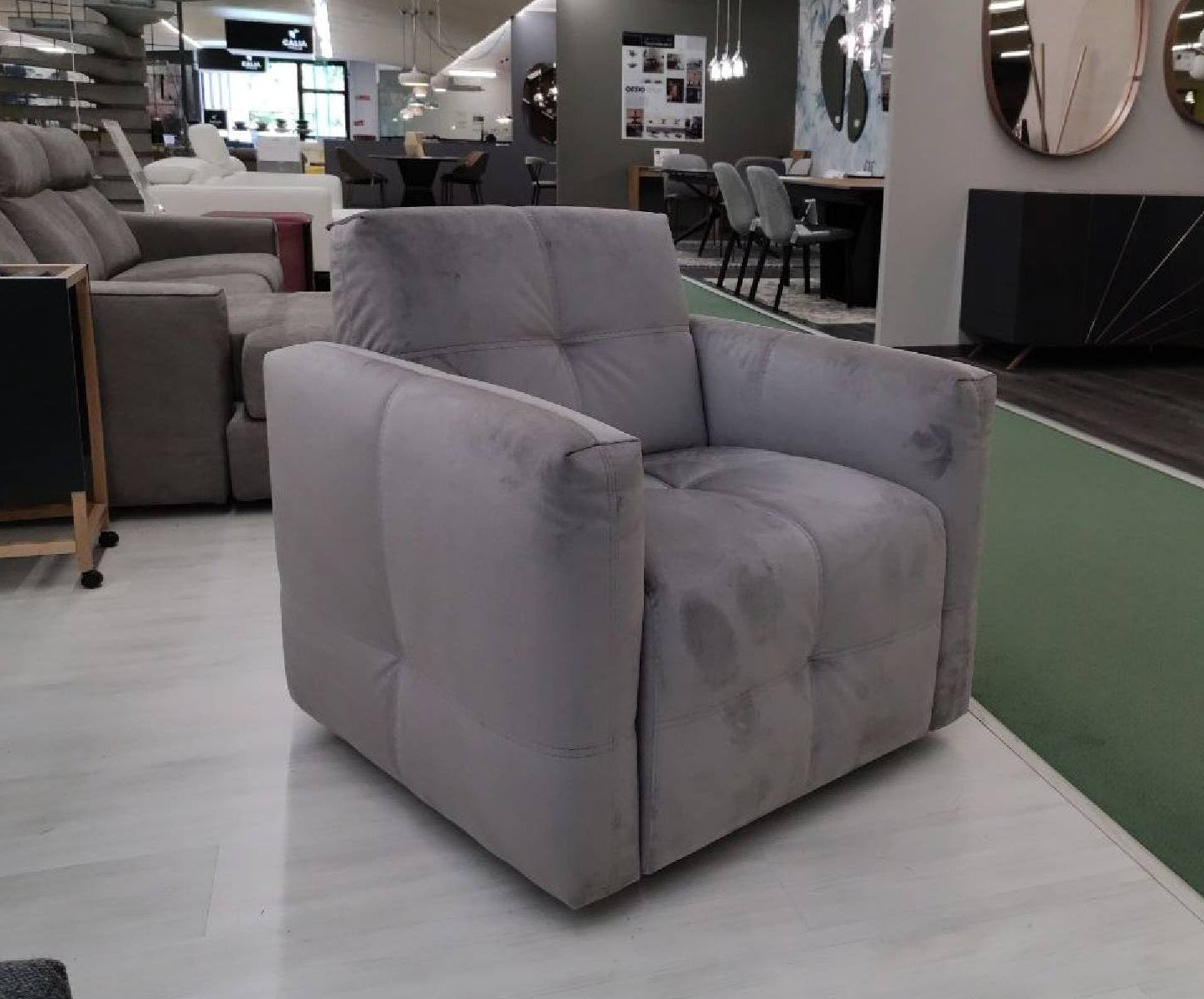 Poltrona girevole Calia